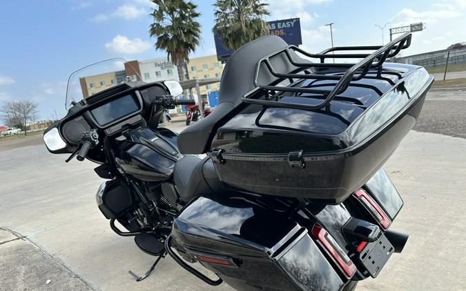 2025 Harley-Davidson Street Glide Ultra Vivid Black - Black Finish