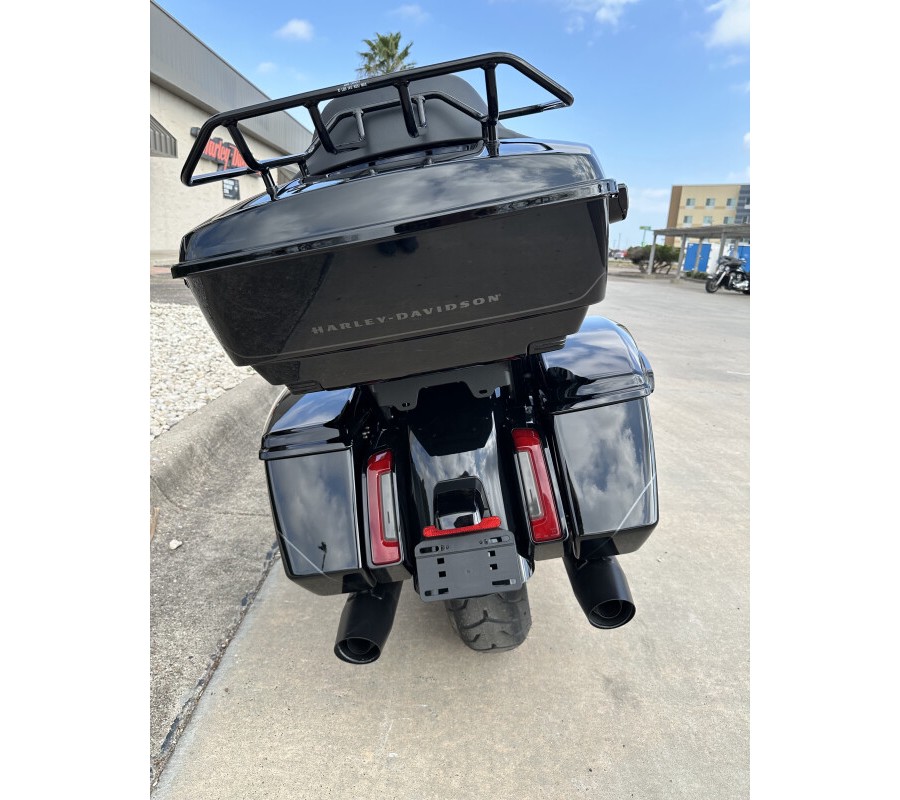 2025 Harley-Davidson Street Glide Ultra Vivid Black - Black Finish