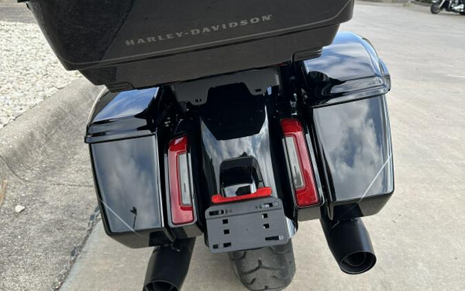 2025 Harley-Davidson Street Glide Ultra Vivid Black - Black Finish