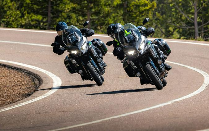 2025 Kawasaki Versys® 1100 SE LT ABS
