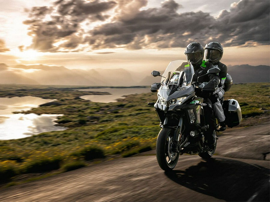 2025 Kawasaki Versys® 1100 SE LT ABS