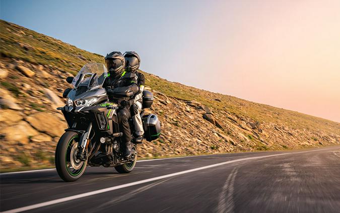 2025 Kawasaki Versys® 1100 SE LT ABS
