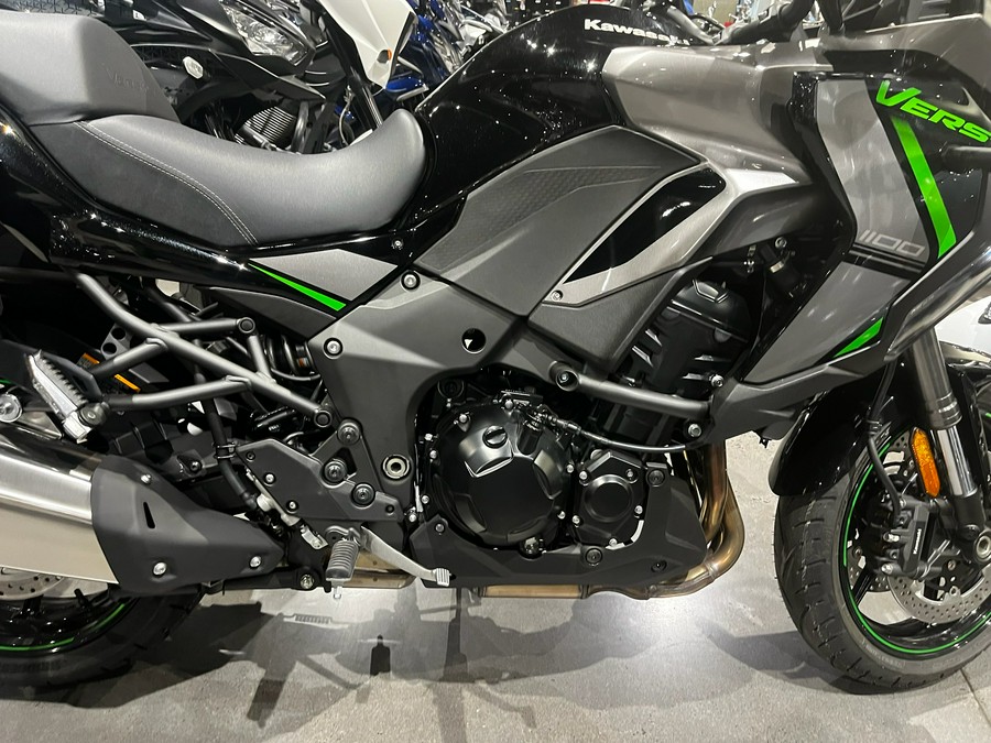 2025 Kawasaki Versys® 1100 SE LT ABS