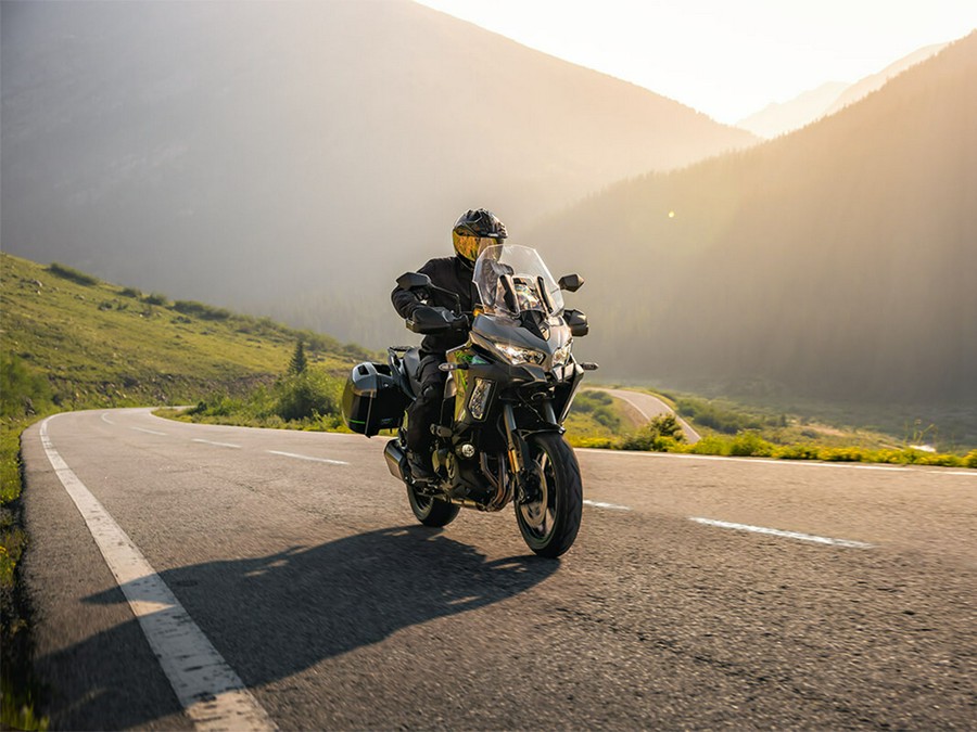 2025 Kawasaki Versys® 1100 SE LT ABS