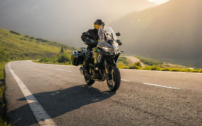 2025 Kawasaki Versys® 1100 SE LT ABS