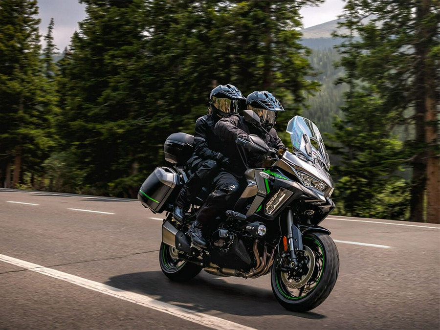 2025 Kawasaki Versys® 1100 SE LT ABS