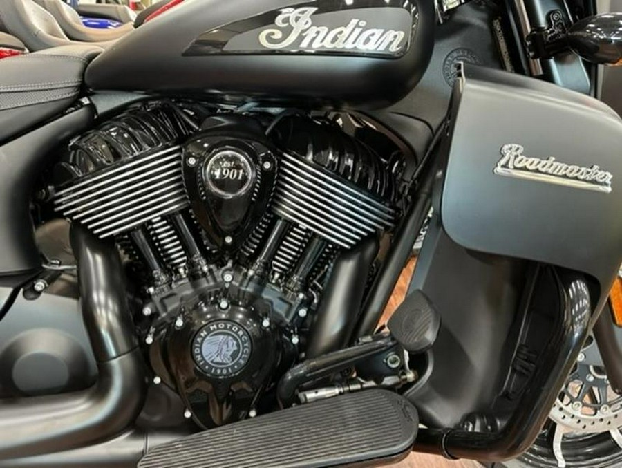 2024 Indian Motorcycle® Roadmaster® Dark Horse® Black Smoke