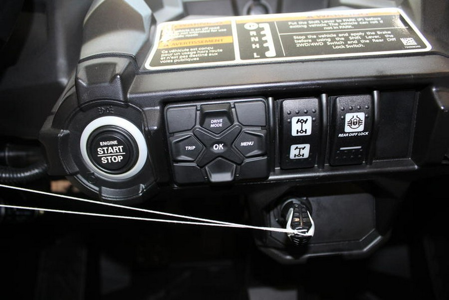 2026 Can-Am® SSV COM MAX XT 64 1000R BK 26 XT 1000R