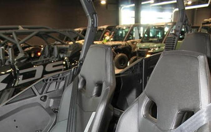 2026 Can-Am® SSV COM MAX XT 64 1000R BK 26 XT 1000R