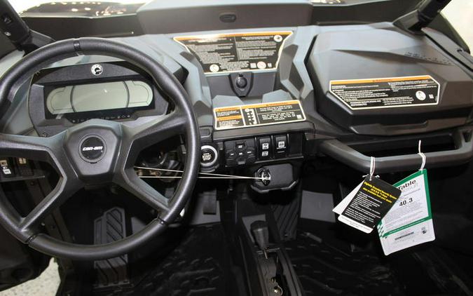 2026 Can-Am® SSV COM MAX XT 64 1000R BK 26 XT 1000R