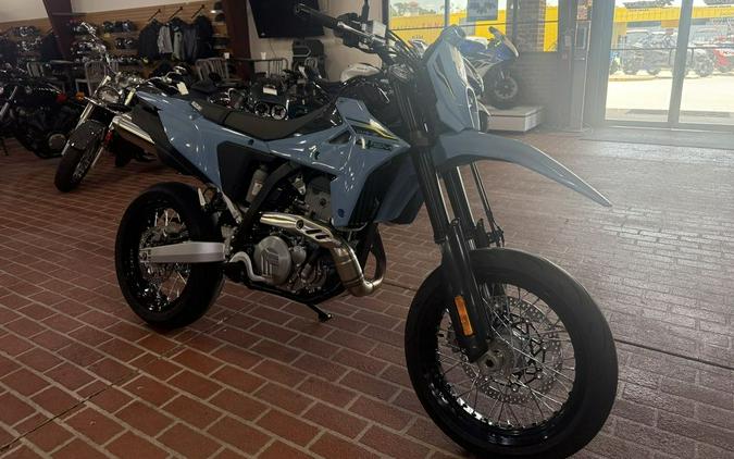 2025 Suzuki DR-Z4SM