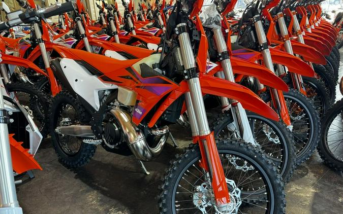 FIRST LOOK! KTM INTRODUCES 2024 KTM 300XC-W HARD-ENDURO MODEL