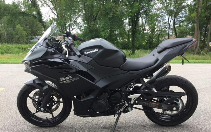 2026 Kawasaki Ninja® 500 ABS Metallic Flat Spark Black