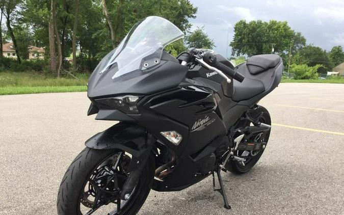 2026 Kawasaki Ninja® 500 ABS Metallic Flat Spark Black