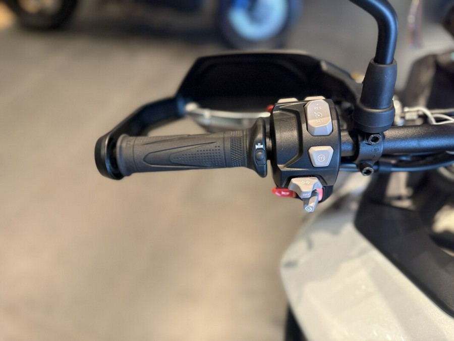 2026 Triumph Tiger 900 Alpine Edition WHITE