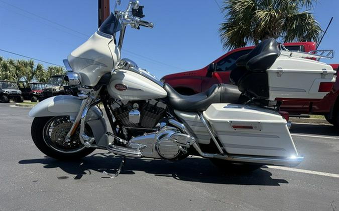 2008 Harley-Davidson FLHTCUSE3 - CVO Ultra Classic Screamin' Eagle Anniversary Electra Glide