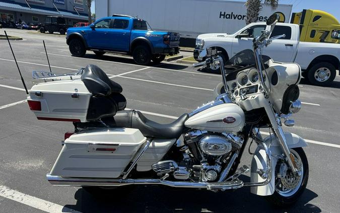 2008 Harley-Davidson FLHTCUSE3 - CVO Ultra Classic Screamin' Eagle Anniversary Electra Glide