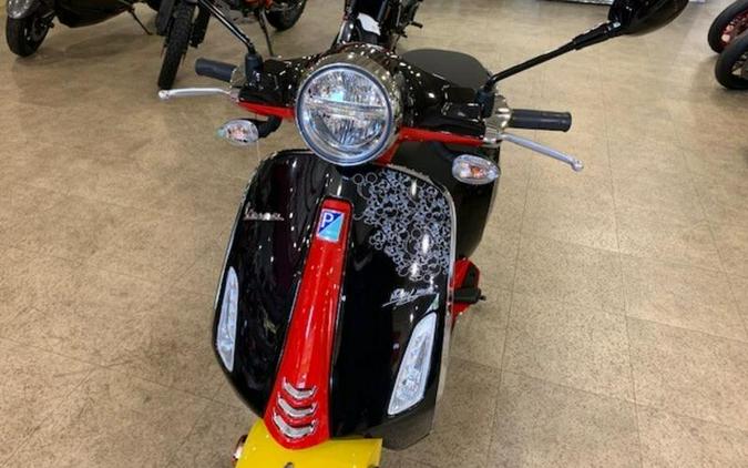 2023 Vespa Primavera 150 - Mickey Mouse Edition