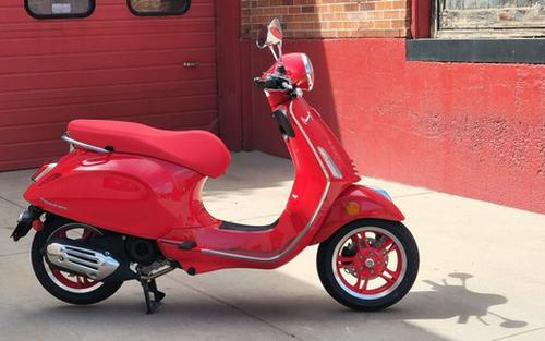 2026 Vespa Primavera 50 Red