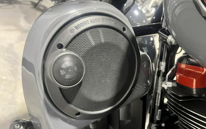 2018 Harley-Davidson® CVO™ Street Glide® Gunship Gray FLHXSE