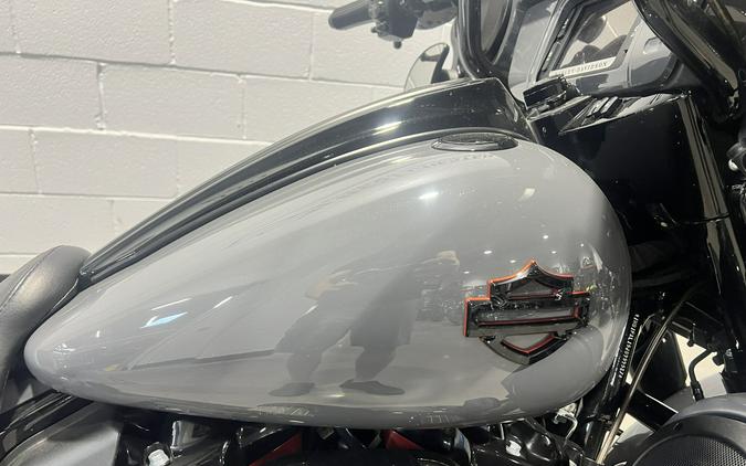 2018 Harley-Davidson® CVO™ Street Glide® Gunship Gray FLHXSE