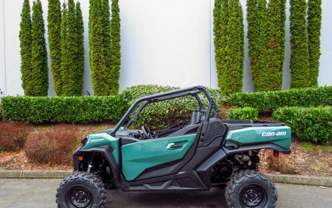 2026 Can-Am® Commander DPS 700