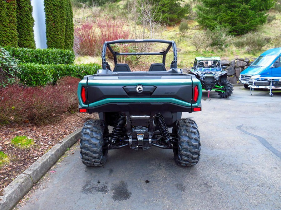 2026 Can-Am® Commander DPS 700