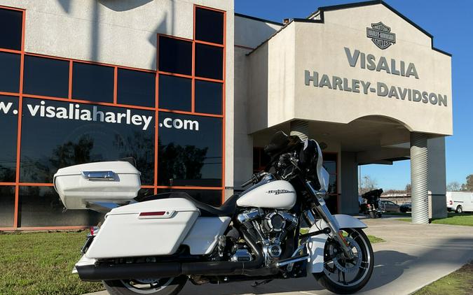 FLHXS 2017 Street Glide® Special