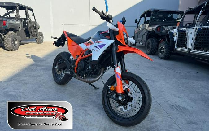 2026 KTM 390 SMC R