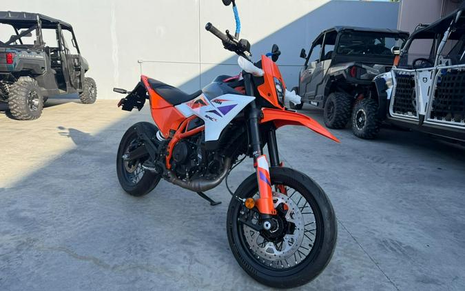 2026 KTM 390 SMC R