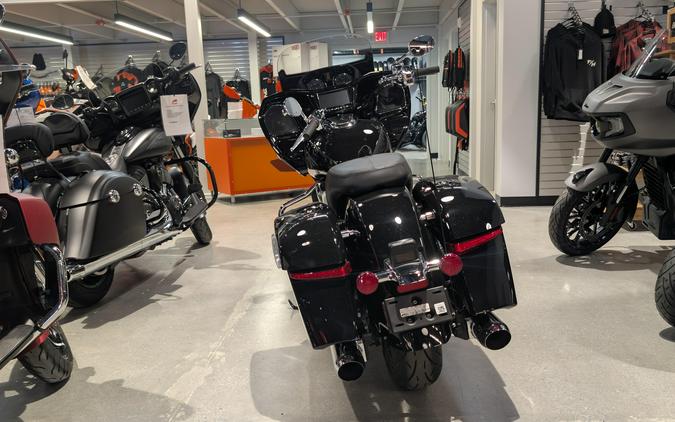 2025 Indian Motorcycle Challenger Limited with 112 Powerband Audio Package