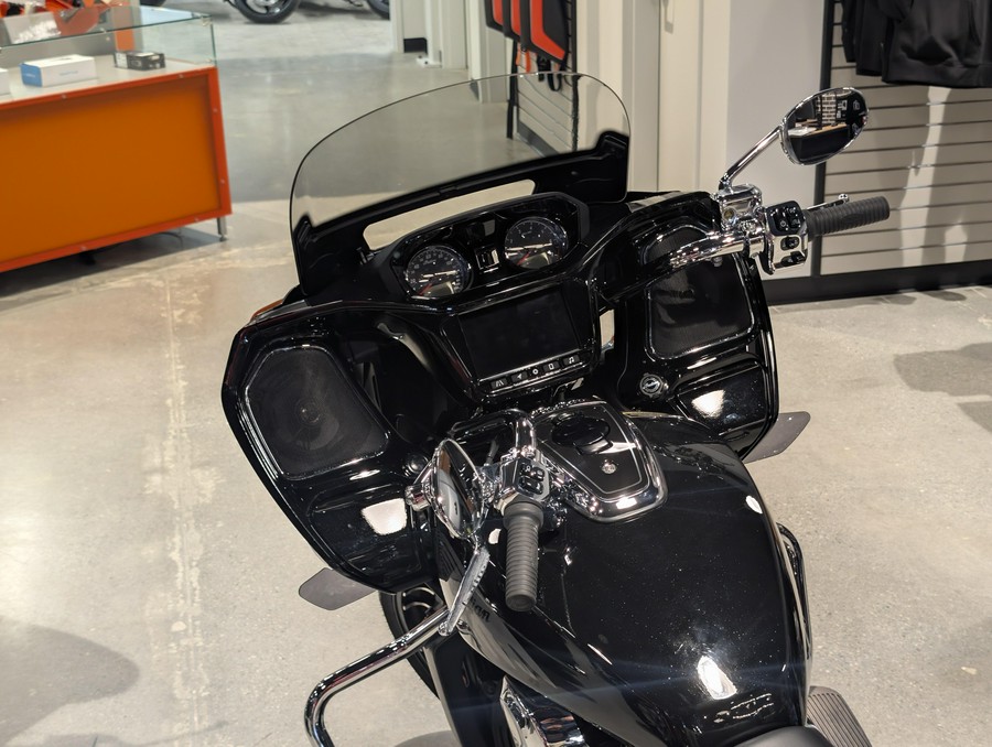 2025 Indian Motorcycle Challenger Limited with 112 Powerband Audio Package