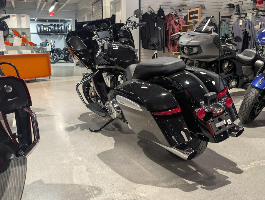 2025 Indian Motorcycle Challenger Limited with 112 Powerband Audio Package