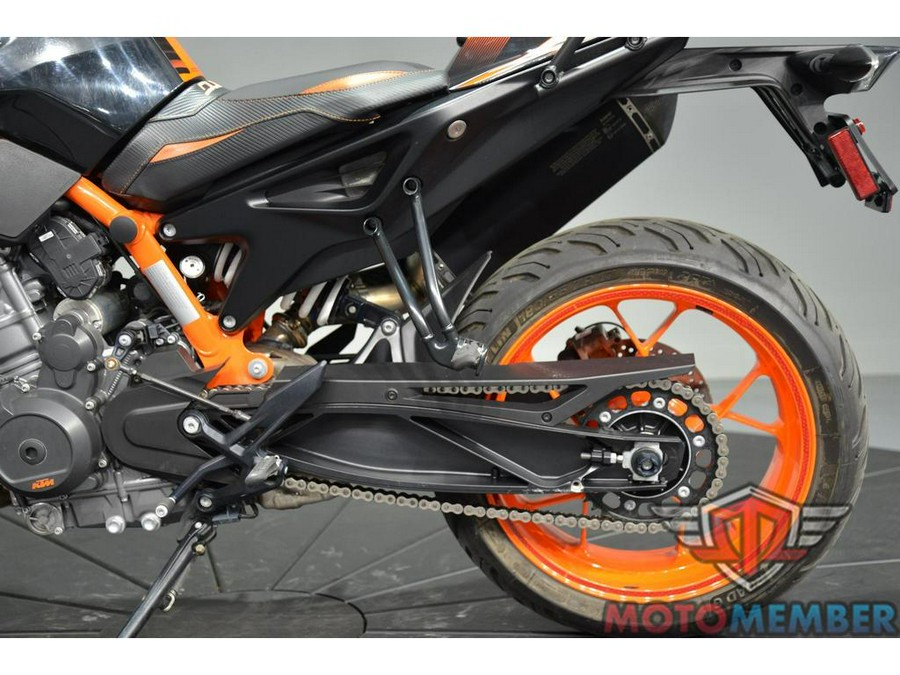 2022 KTM DUKE 890 R