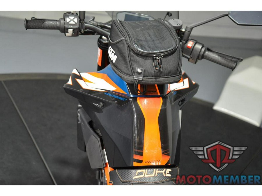 2022 KTM DUKE 890 R