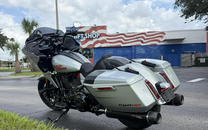 FLTRXSTSE 2025 CVO Road Glide ST