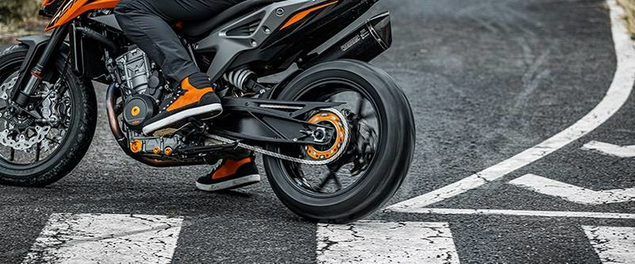2025 KTM 790 Duke