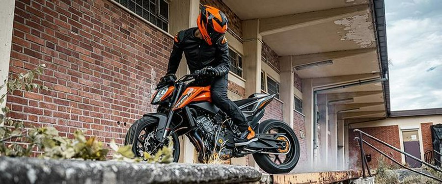 2025 KTM 790 Duke