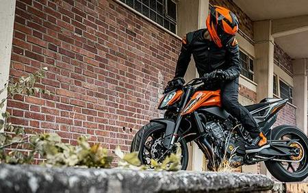 2025 KTM 790 Duke