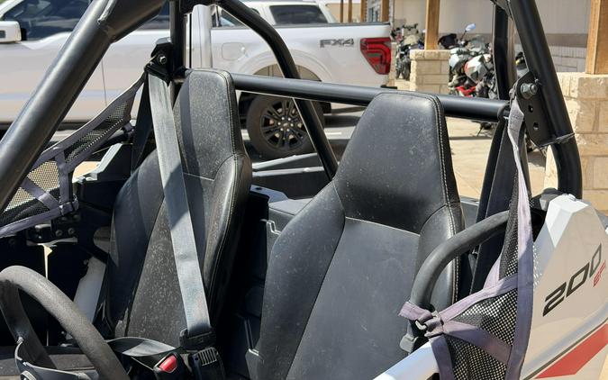 2023 POLARIS RZR 200 EFI - WHITE LIGHTNING INDY RED
