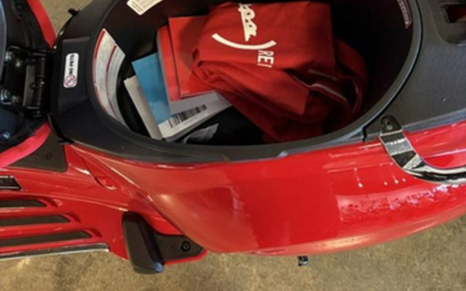 2025 Vespa Primavera 50 Red