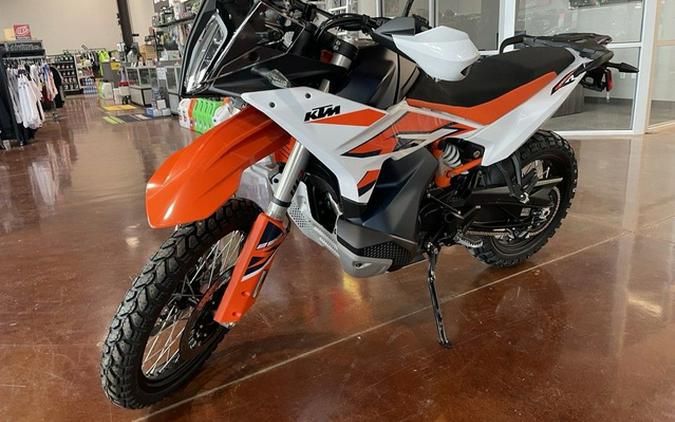 2023 KTM 890 Adventure R First Look [7 Fast Facts + 16 Photos]