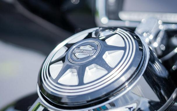 2016 Harley-Davidson® FLHTKL - Ultra Limited Low