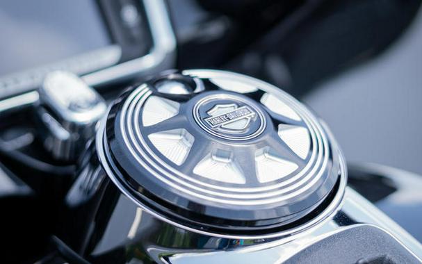 2016 Harley-Davidson® FLHTKL - Ultra Limited Low