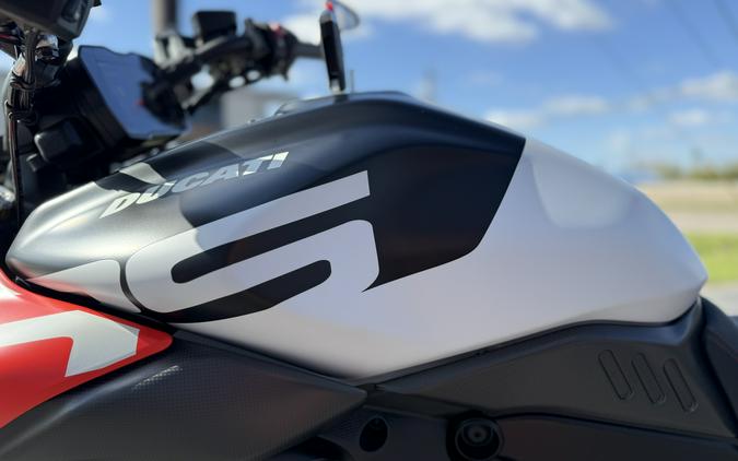 2026 Ducati Diavel V4 RS RS Livery