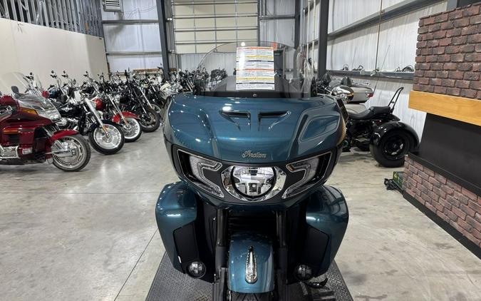 2026 Indian Motorcycle® Pursuit® Limited 112 w/PowerBand Audio Cascade Green with Black Metallic