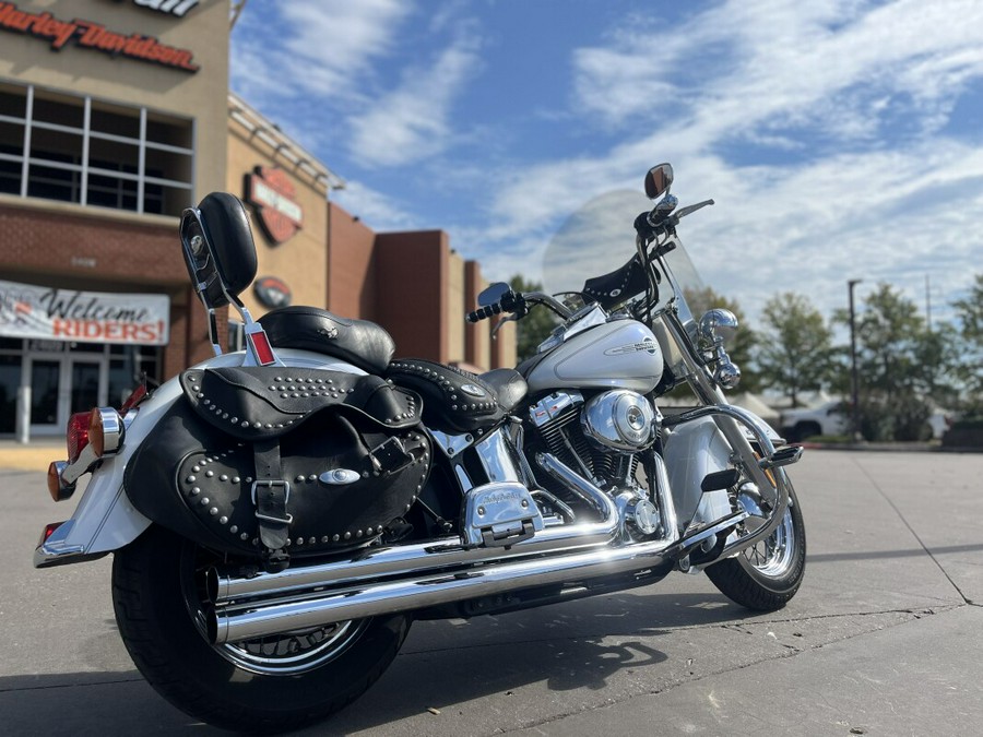 2004 Harley-Davidson® Heritage Softail® Classic FLSTCI GLACIER WHITE