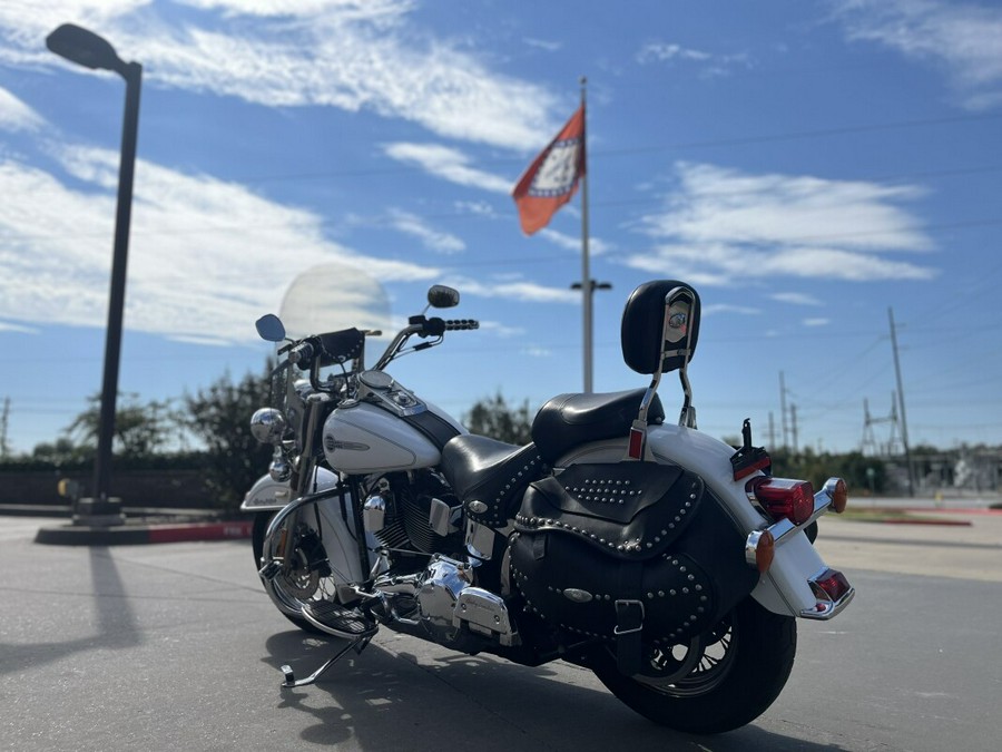 2004 Harley-Davidson® Heritage Softail® Classic FLSTCI GLACIER WHITE