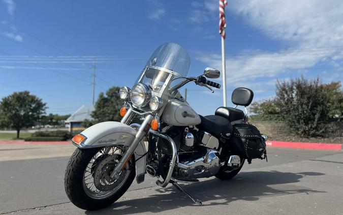 2004 Harley-Davidson® Heritage Softail® Classic FLSTCI GLACIER WHITE