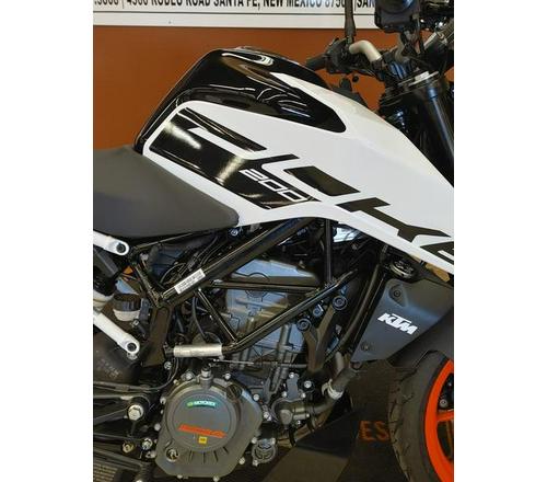 2020 KTM 200 Duke Review: Urban Motorcycle (15 Fast Facts)